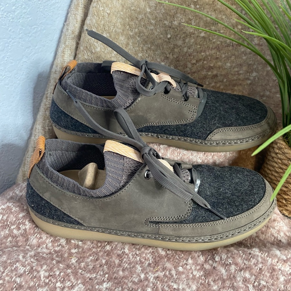 Clarks  Nature Women’s Athletic shoes size 9